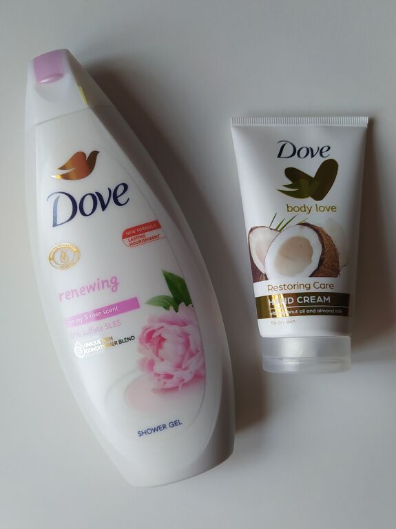 Попевнення поличок у ванній засобами Dove