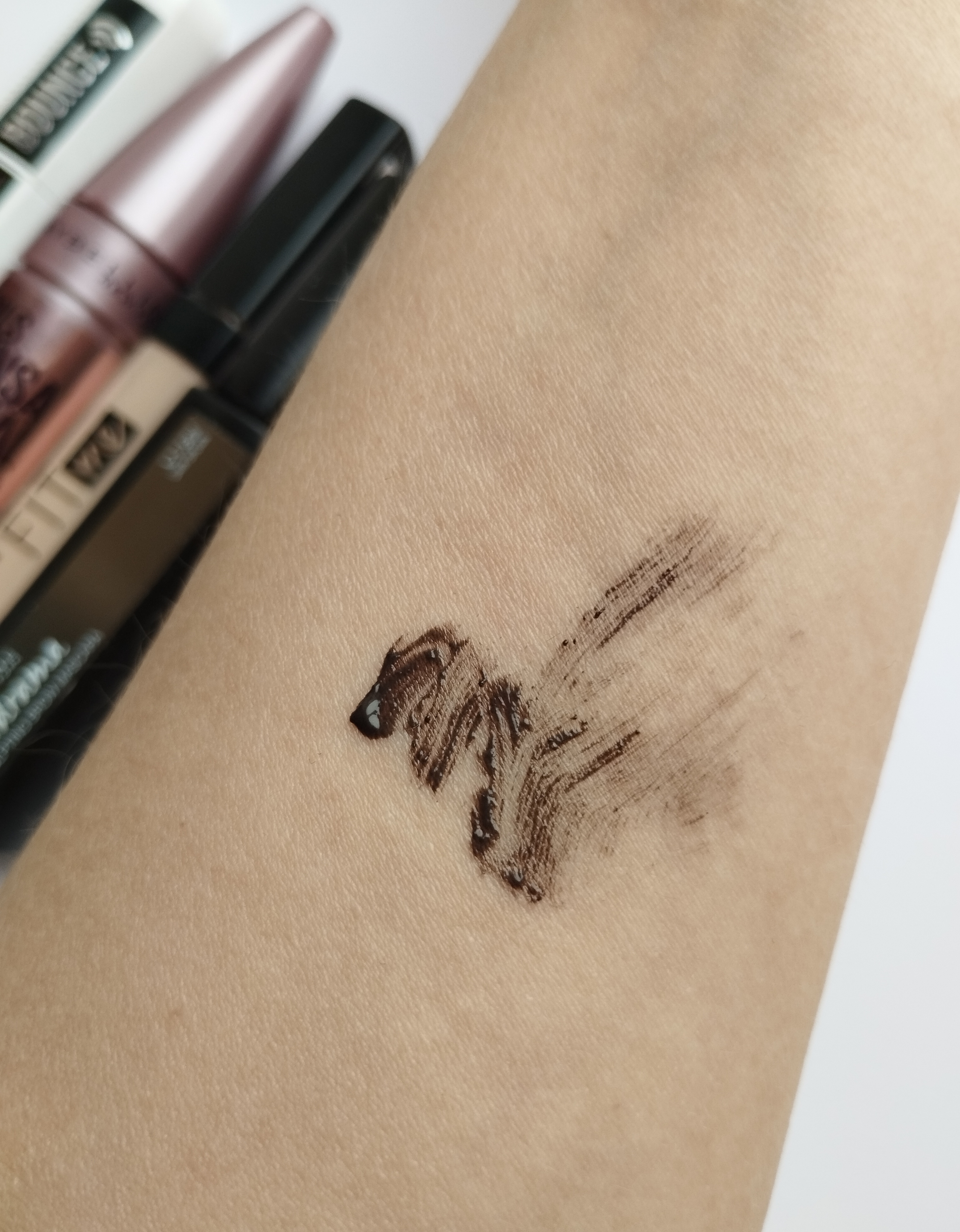 Туш для брів від Maybelline у відтінку Dark brown