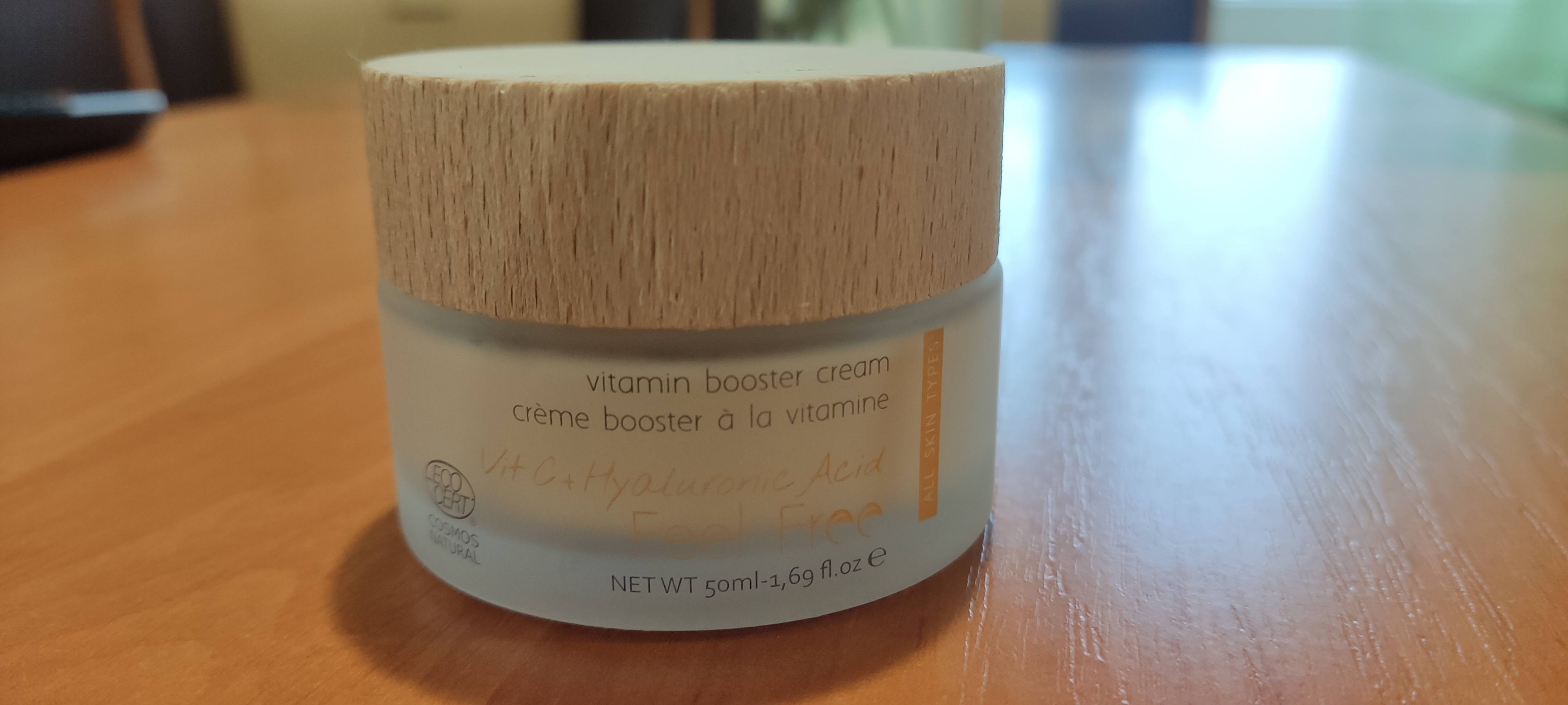 Крем-бустер для обличчя з вітаміном С Feel Free Vit C + Hyaluronic Acid Vitamin Booster Cream