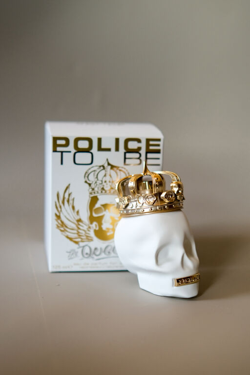 Police To Be The Queen: як  квіткову композицію перебив мускус