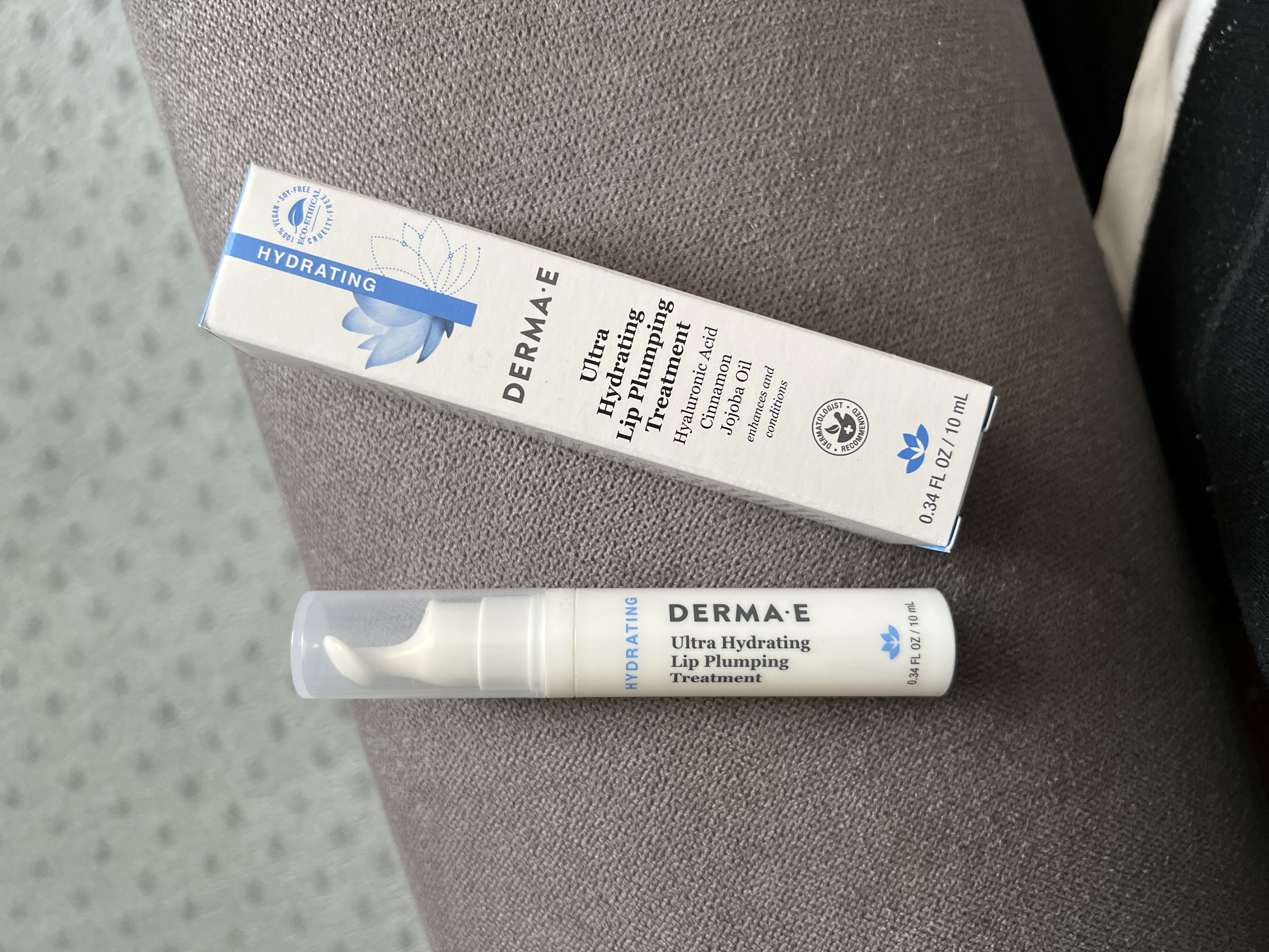 Тестування Derma E Hydrating Ultra Hydrating Lip Plumping Treatment
