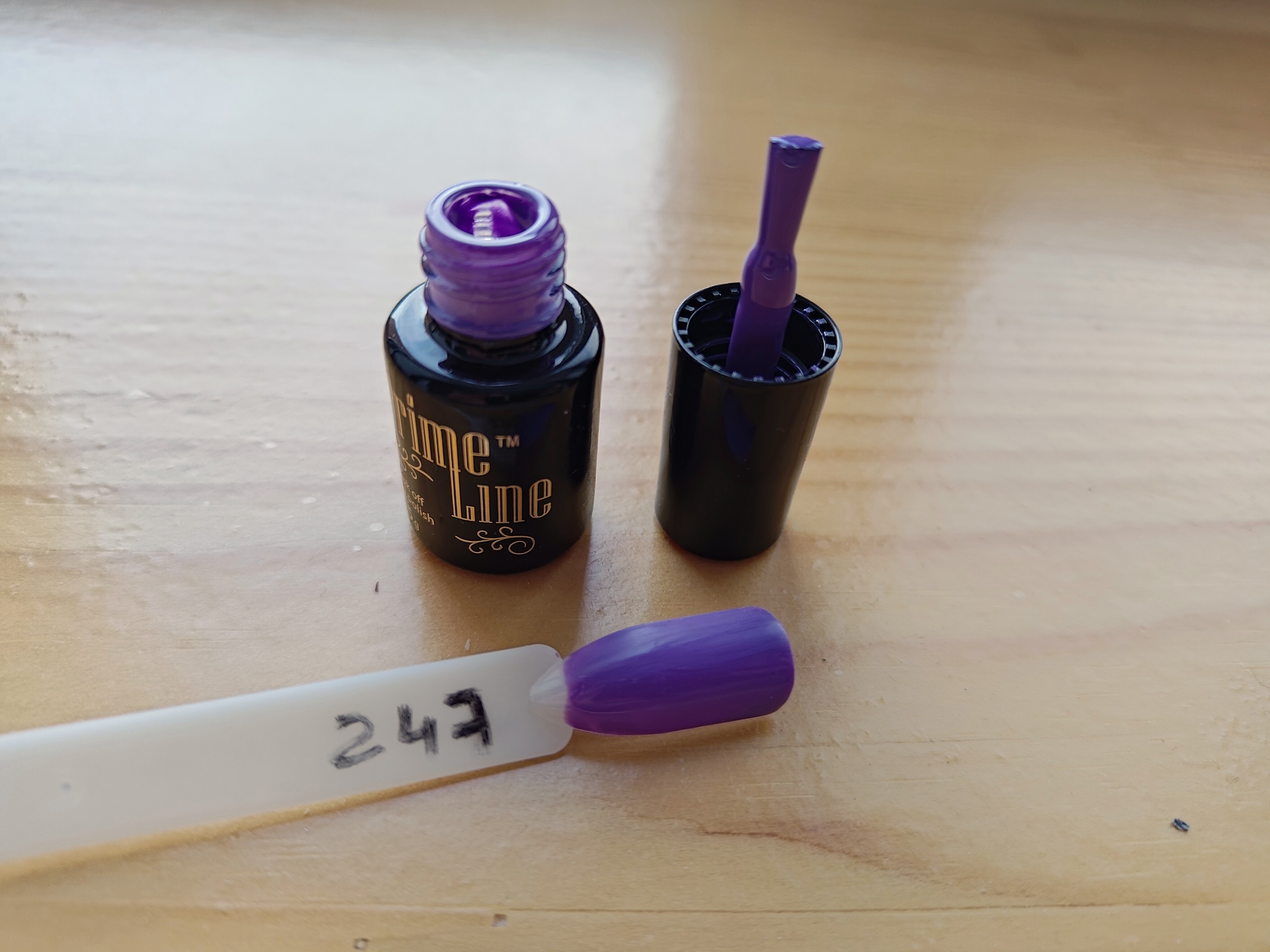 Фіолетовий матовий манікюр з гель-лаком PrimeLine
