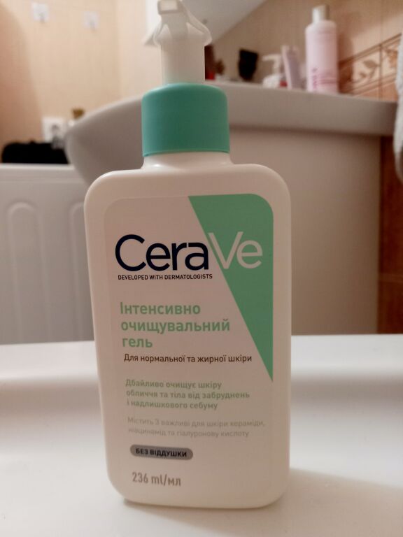 Очищувальний гель для нормальної та жирної шкіри CeraVe Foaming Cleanser