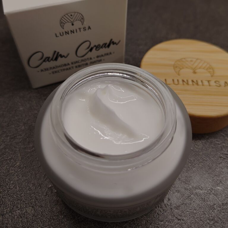 Заспокійливий крем Lunnitsa Calm Cream на чутливій шкірі схильній до висипань