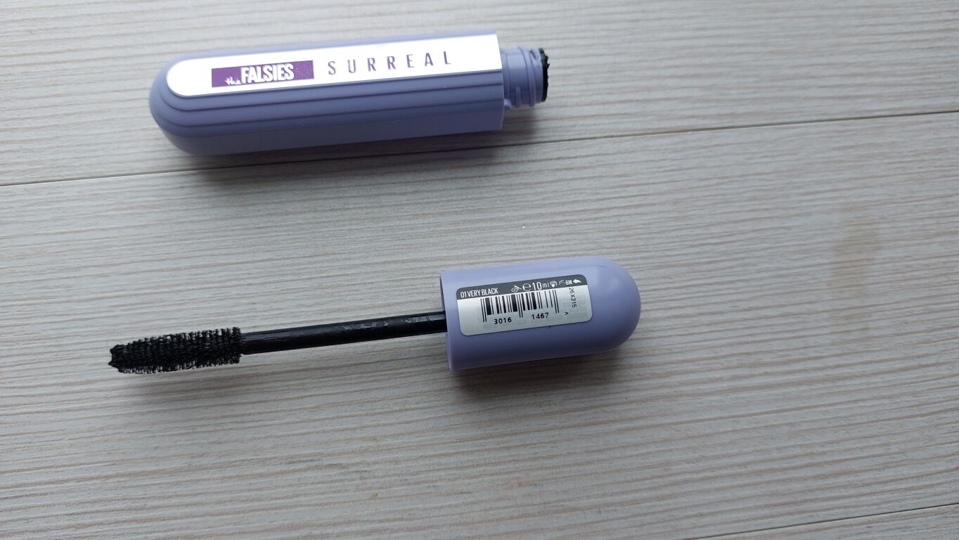 нашумівша нова туш для вій Maybelline  Falsies Surreal