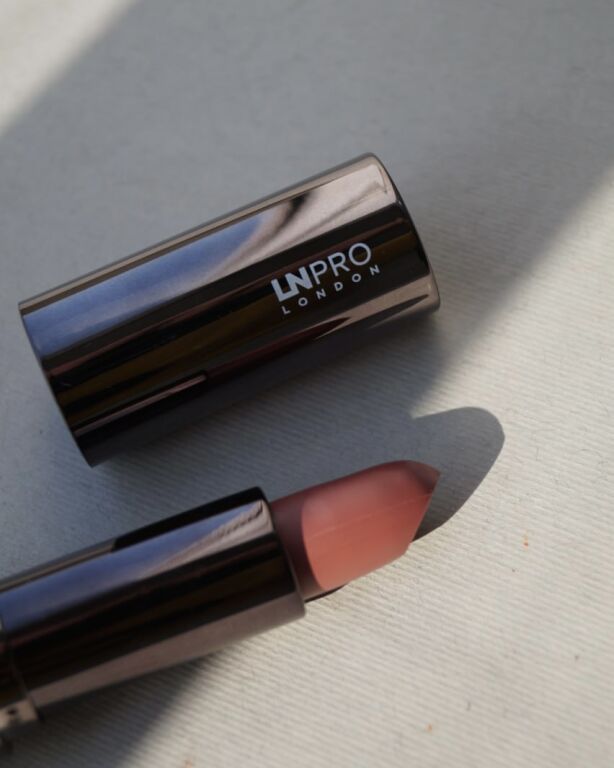 Помада LN Pro Lip Glaze Silky Cream Lipstick