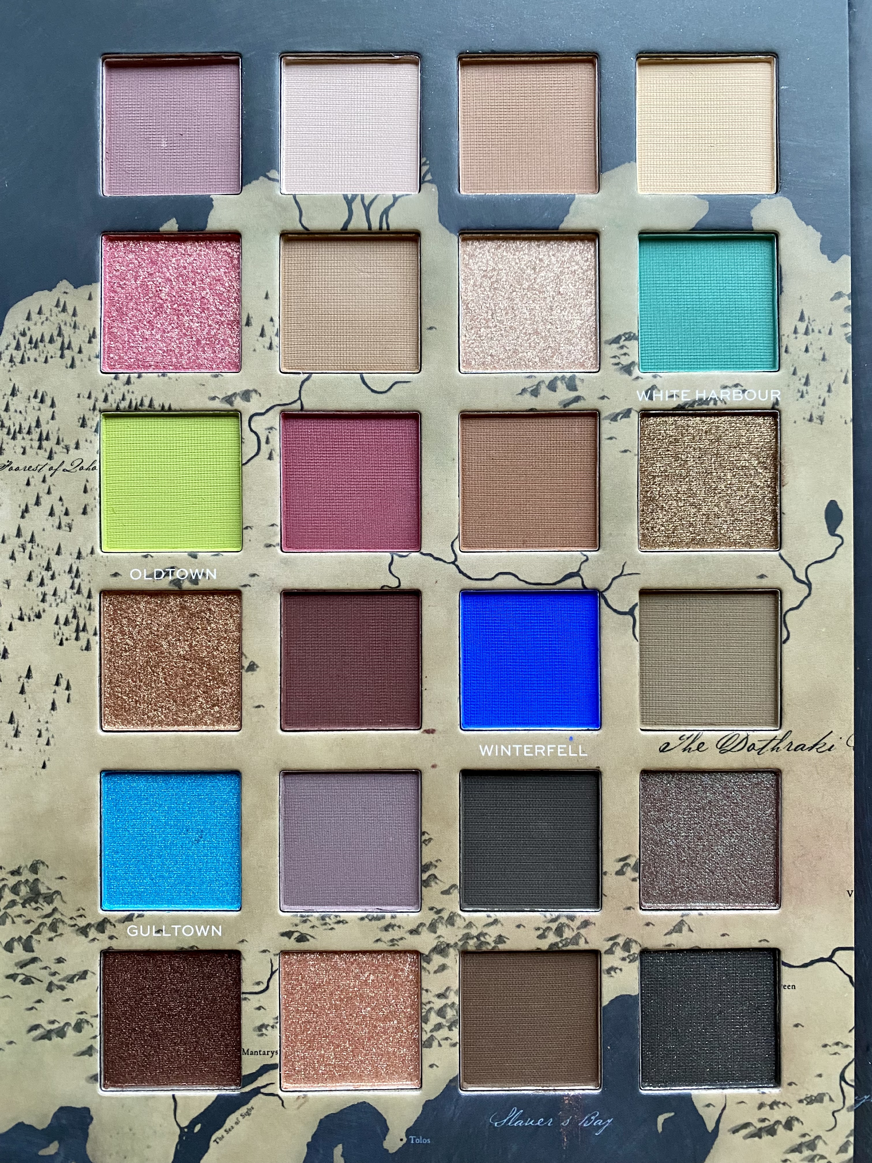 Огляд палетки Makeup Revolution Game of Thrones Shadow Palette