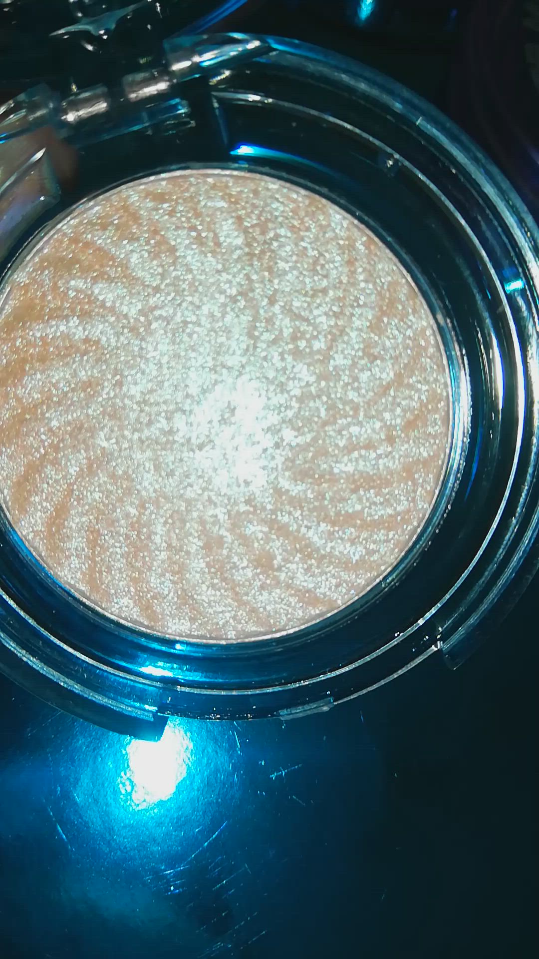 Catrice, essence highlighter