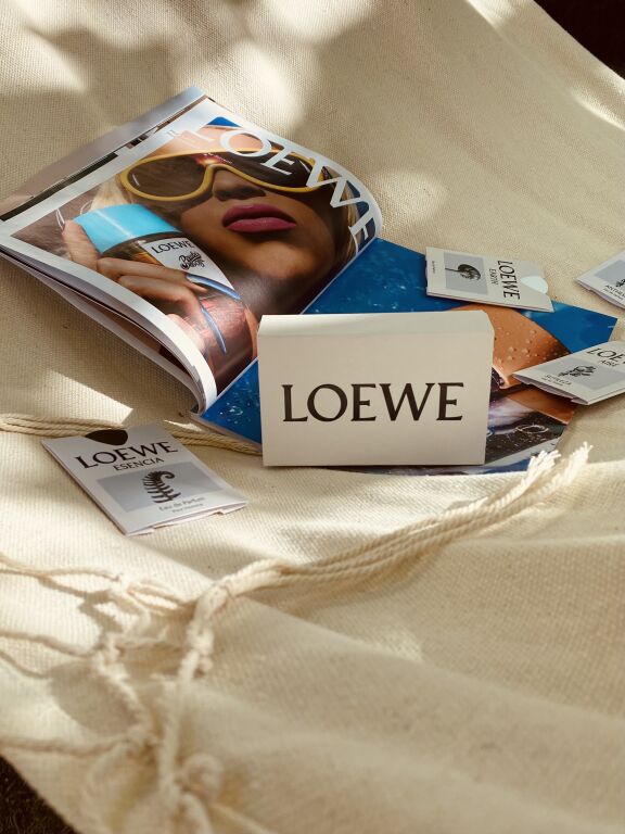 Loewe змусив мене полюбити білі квіти та ягідки у парфумерії!