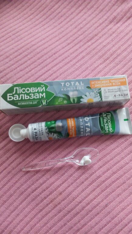 Профілактична зубна паста з екстрактом ромашки та олією обліпихи Лісовий бальзам