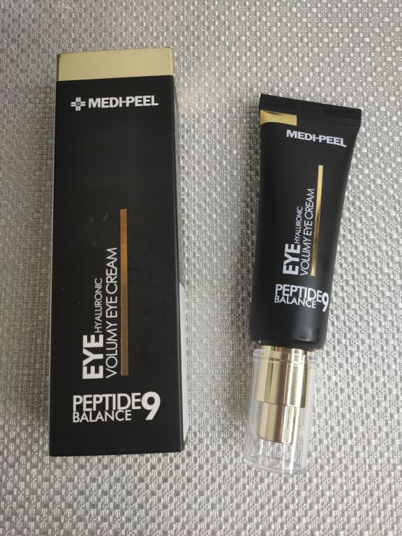 Омол�оджувальний крем для повік з пептидами Medi Peel Peptide 9 Hyaluronic Volumy Eye Cream