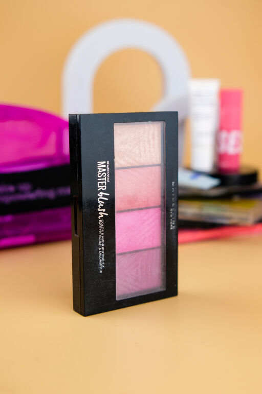 Декоративна палетка яку використовую частіше за все: Maybelline New York Rouge Palette Master Blush