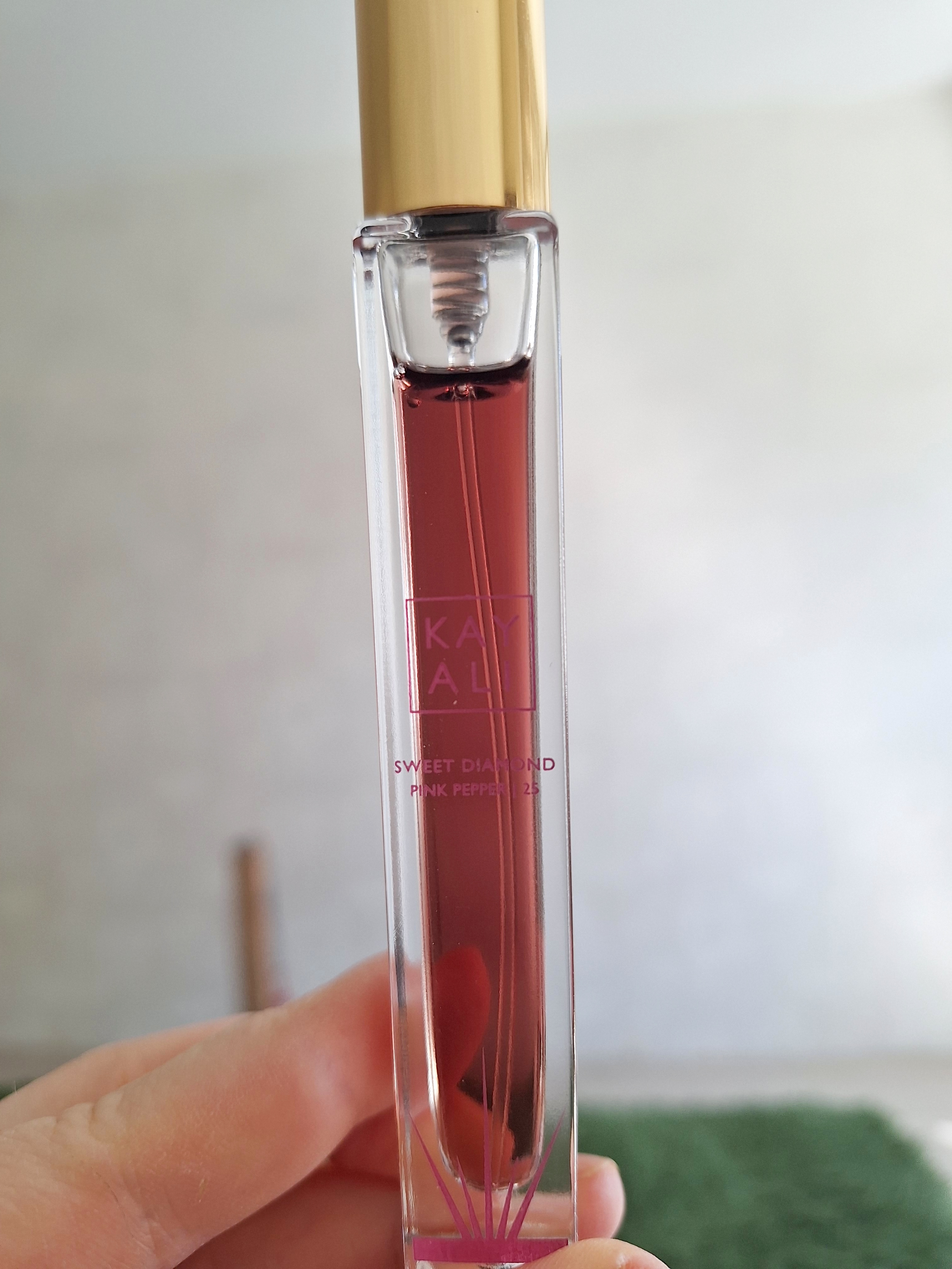 Фруктовий перчик Kayali Sweet Diamond Pink Pepper 25, який дуже подобається чоловікам