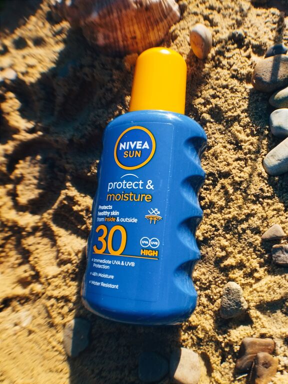 Сонцезахисний спрей "Захист та зволоження" SPF 30