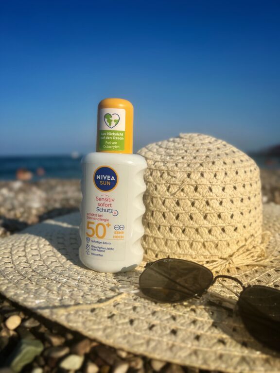 NIVEA Sun Protect & Sensitive Spray - для мене виявився ідеальним!