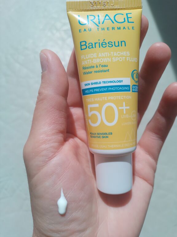 Uriage. Bariésun. SPF 50. Anti-brown spot fluid.