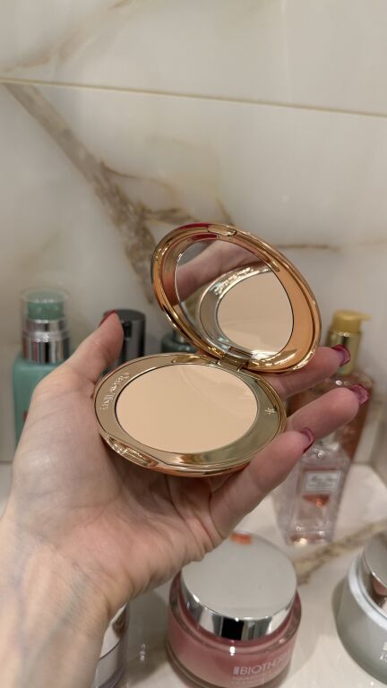 Ще плюс пудра Charlotte Tilbury