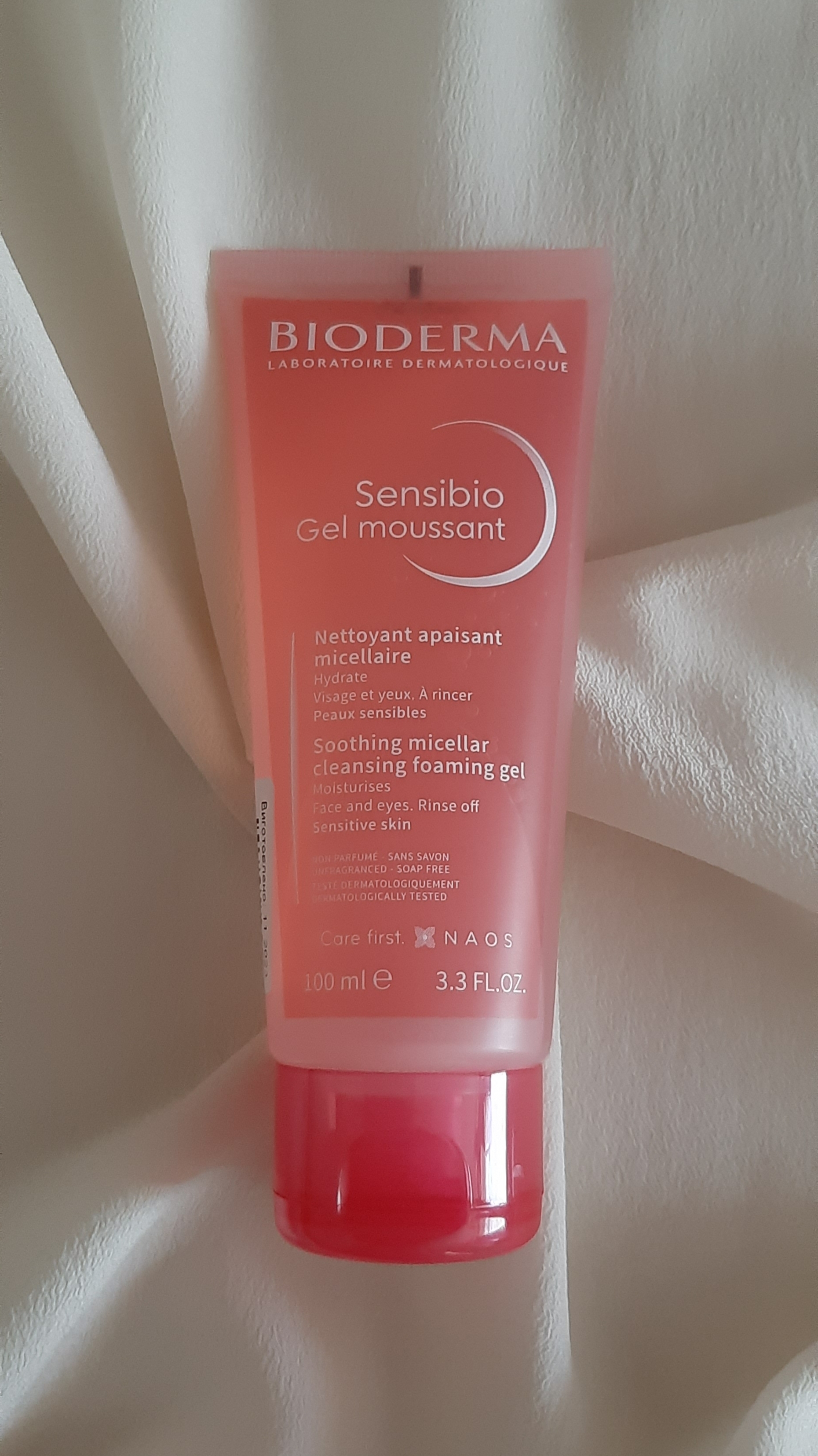 Заспокійливий міцелярний очищуючий пінний гель Bioderma Sensibio