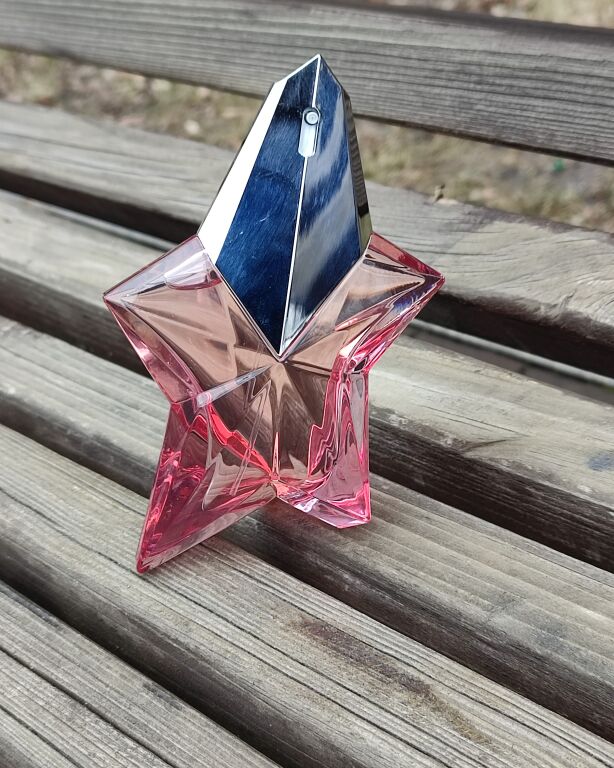 Доповнюю свій відгук на цю крихітку. Mugler Angel Nova Eau de Toilette