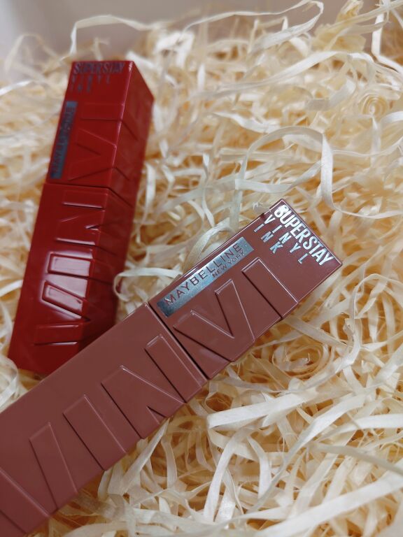 Стійка глянцева рідка помада Мейбелін: Maybelline SuperStay Vinyl Ink Liquid Lipstick