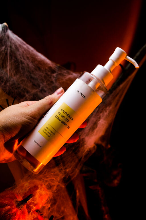 #notscarywithmakeupclub Здатна змити навіть гріхи : IUNIK Calendula Complete Cleansing Oil