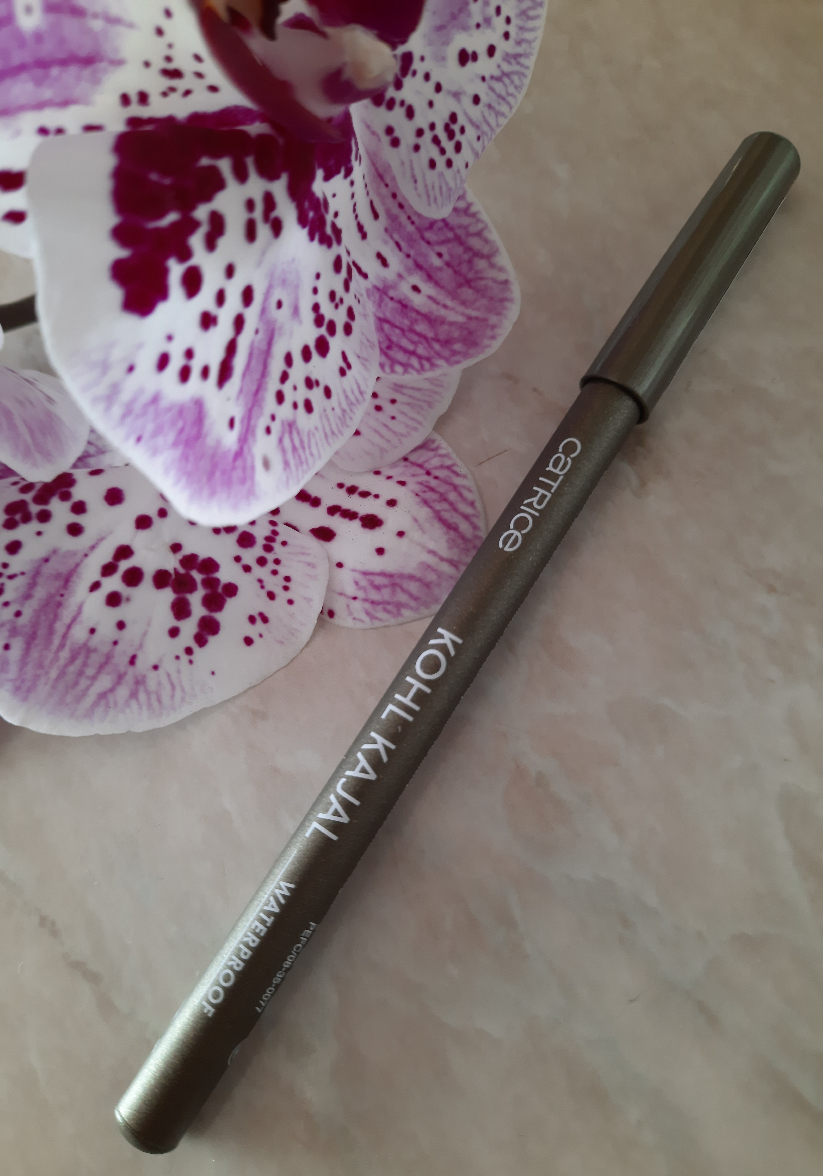 Водостійкий олівець для очей Catrice Kohl Kajal Waterproof Eye Pencil