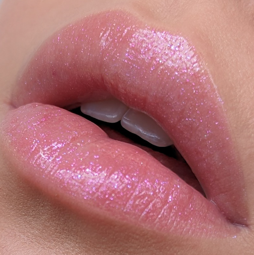 Bless Beauty Holographic Lip Gloss у відтінку 05