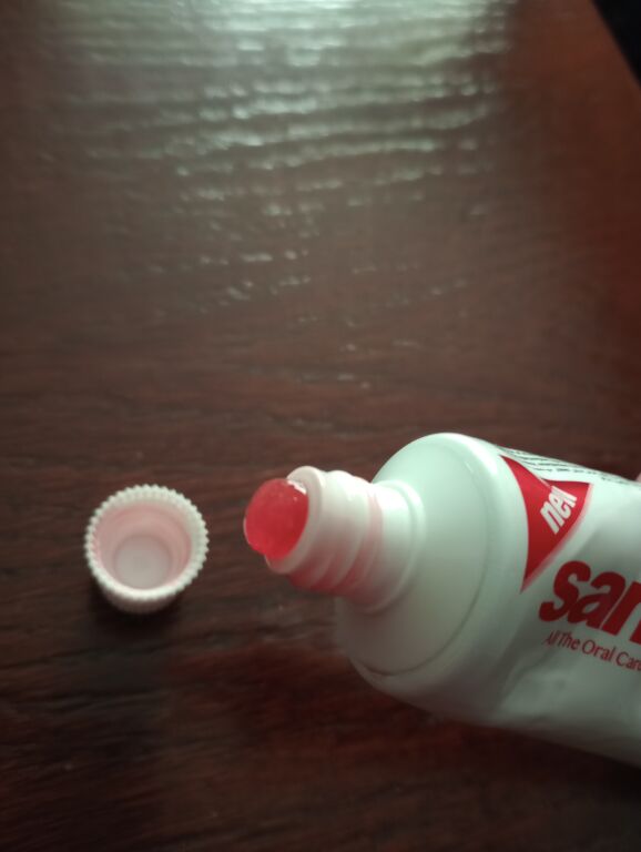 Зубна паста "Дбайлива турбота для дитячих зубів" з полуничним смаком Саніно