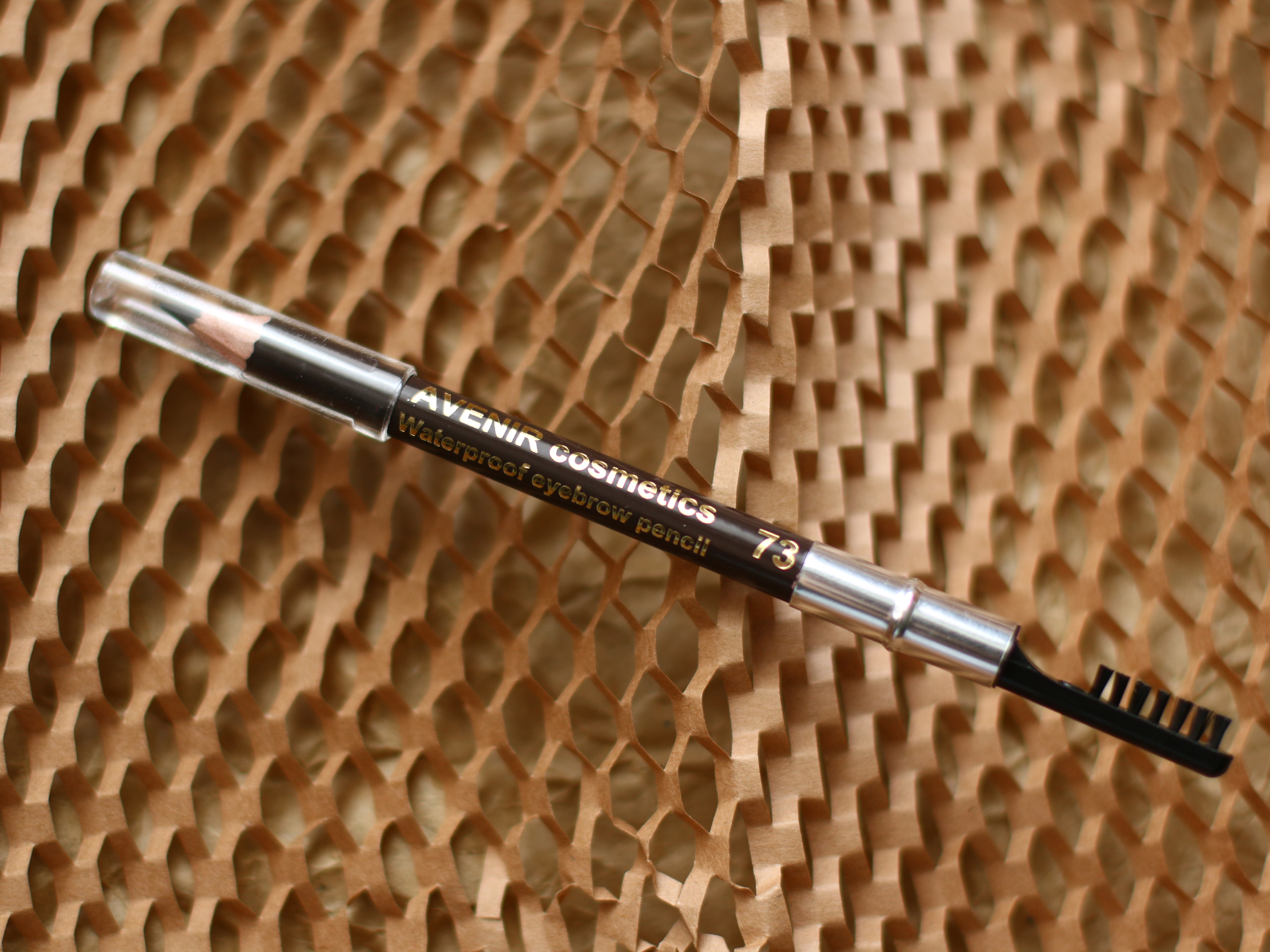Непристойно дешевий, але такий розкішний олівець для брів!