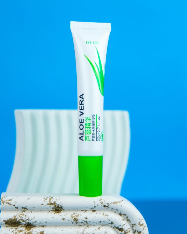 Подаруй прохолоду своїм вікам: Bioaqua Aloe Vera 92% Eye Gel