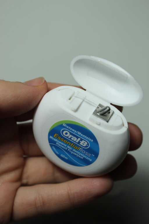 Нитка для зубів Oral-B Essential Floss