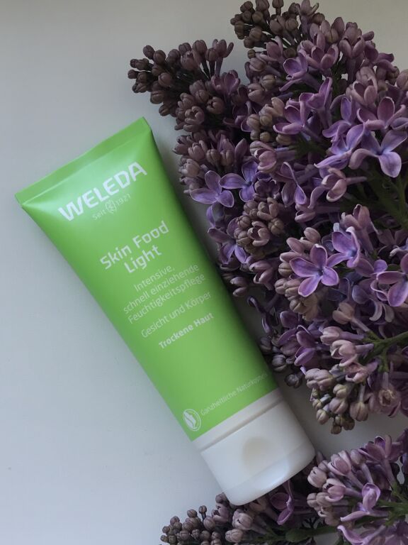 Weleda skin food light