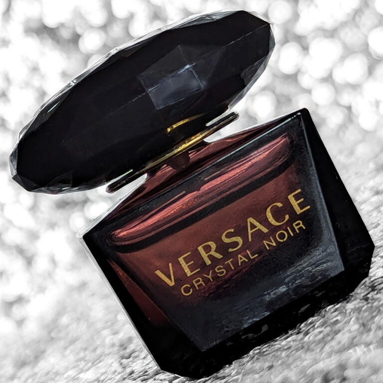 Versace Crystal Noir: Неоднозначний, проте вартий уваги