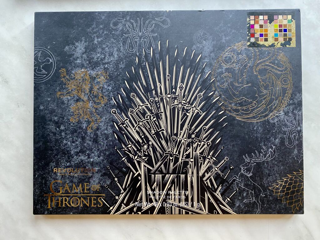 Огляд палетки Makeup Revolution Game of Thrones Shadow Palette