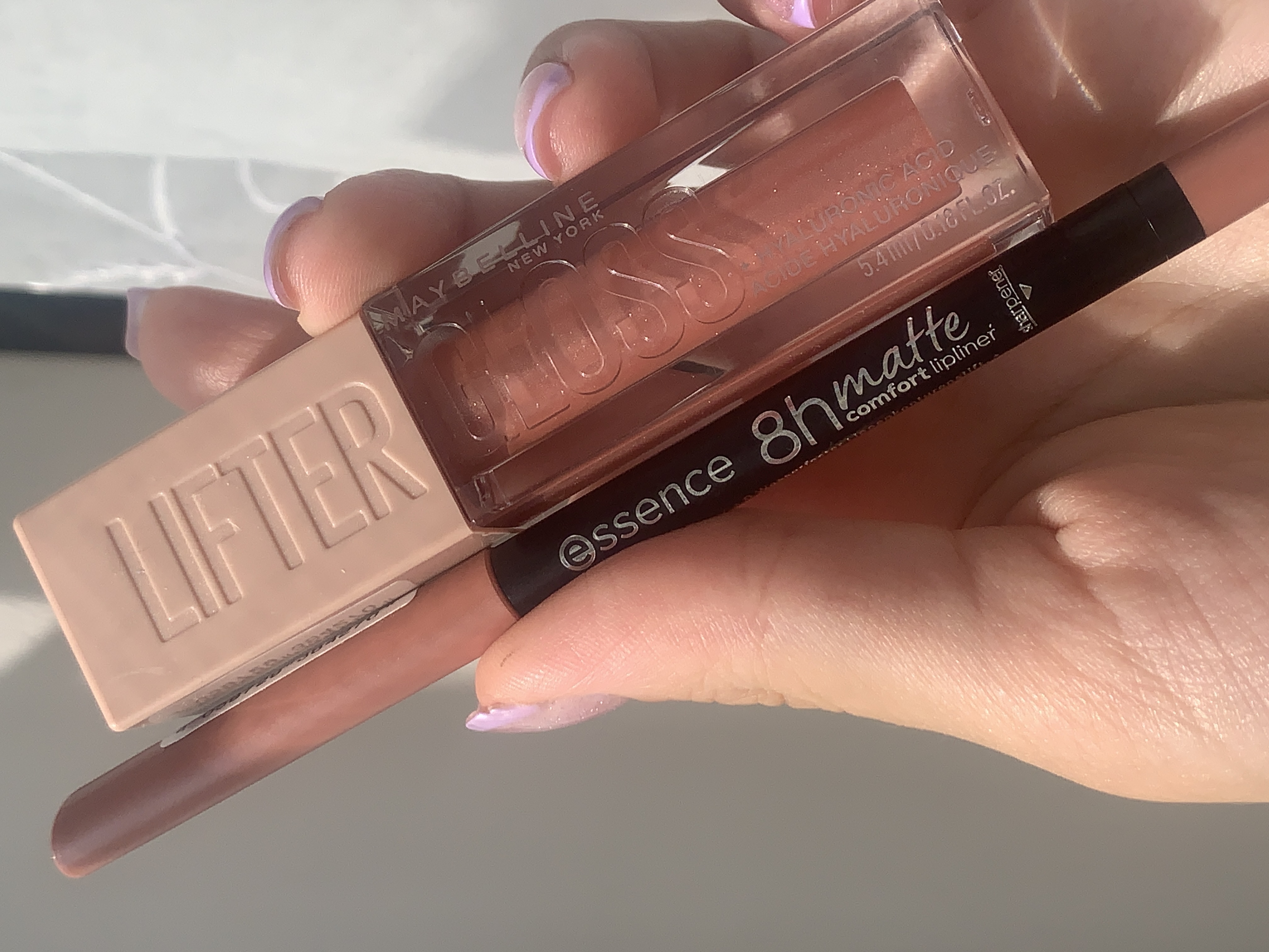 Maybelline New York Lifter Gloss & Essense 8 hours lip pencil