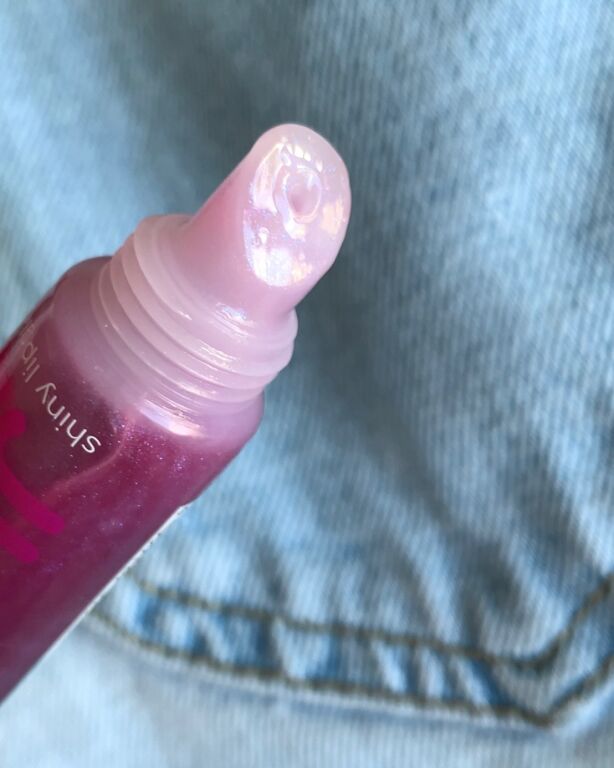 Блиск для губ  Essence JUICY BOMB lipgloss [блиск за 30грн?]