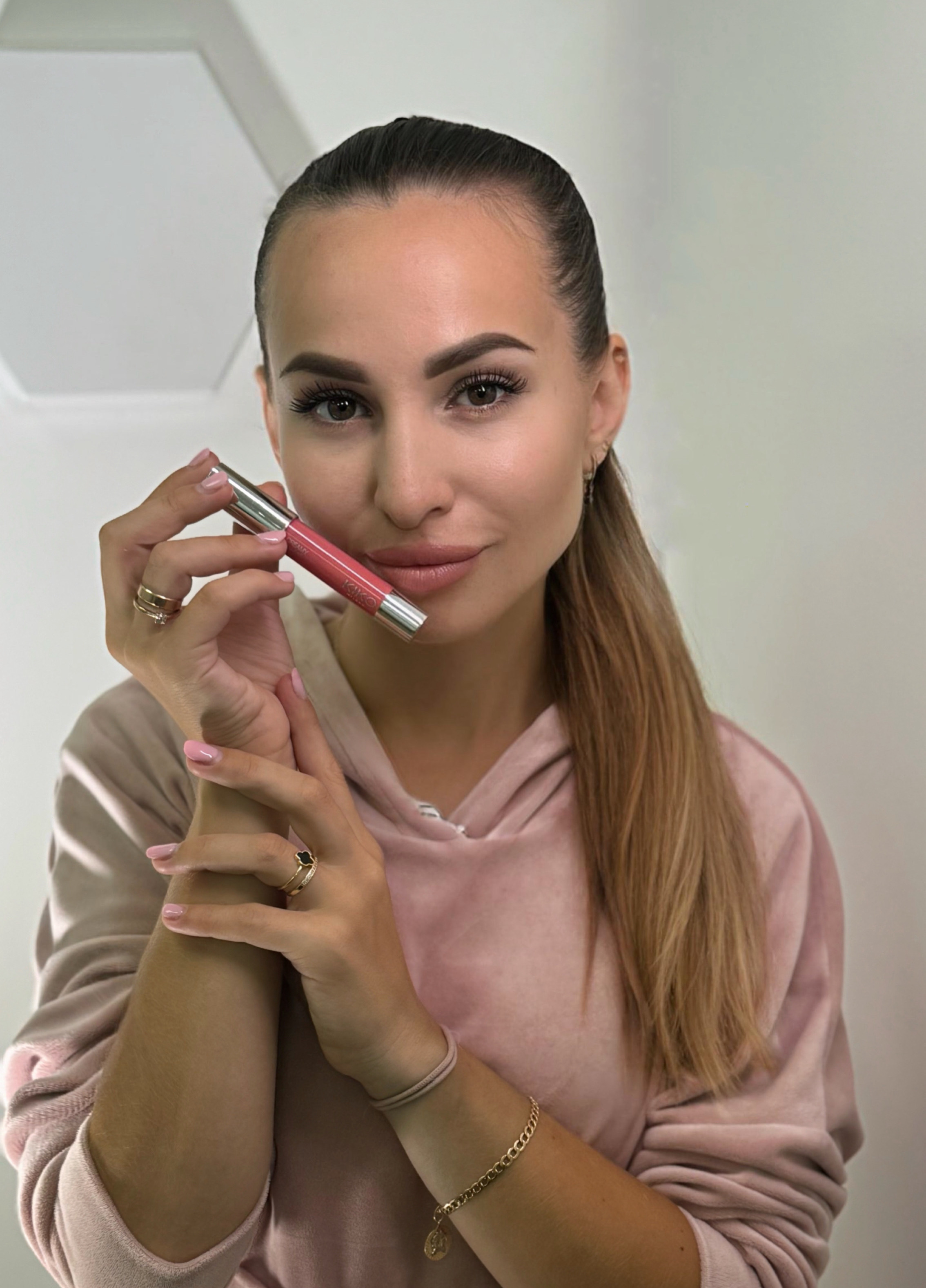 Відтінок, що закохує:  зайомтесь, Kiko Milano Creamy Lipgloss