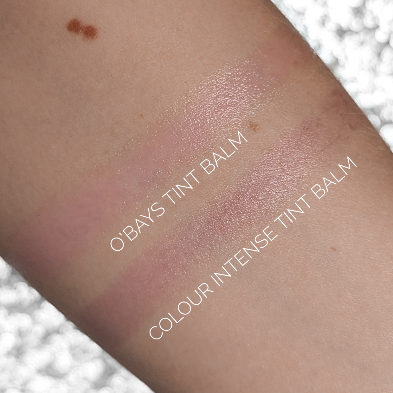 Два найпопулярніші тінти: Colour Intense "Ожина" проти O’BAYS Tint Balm