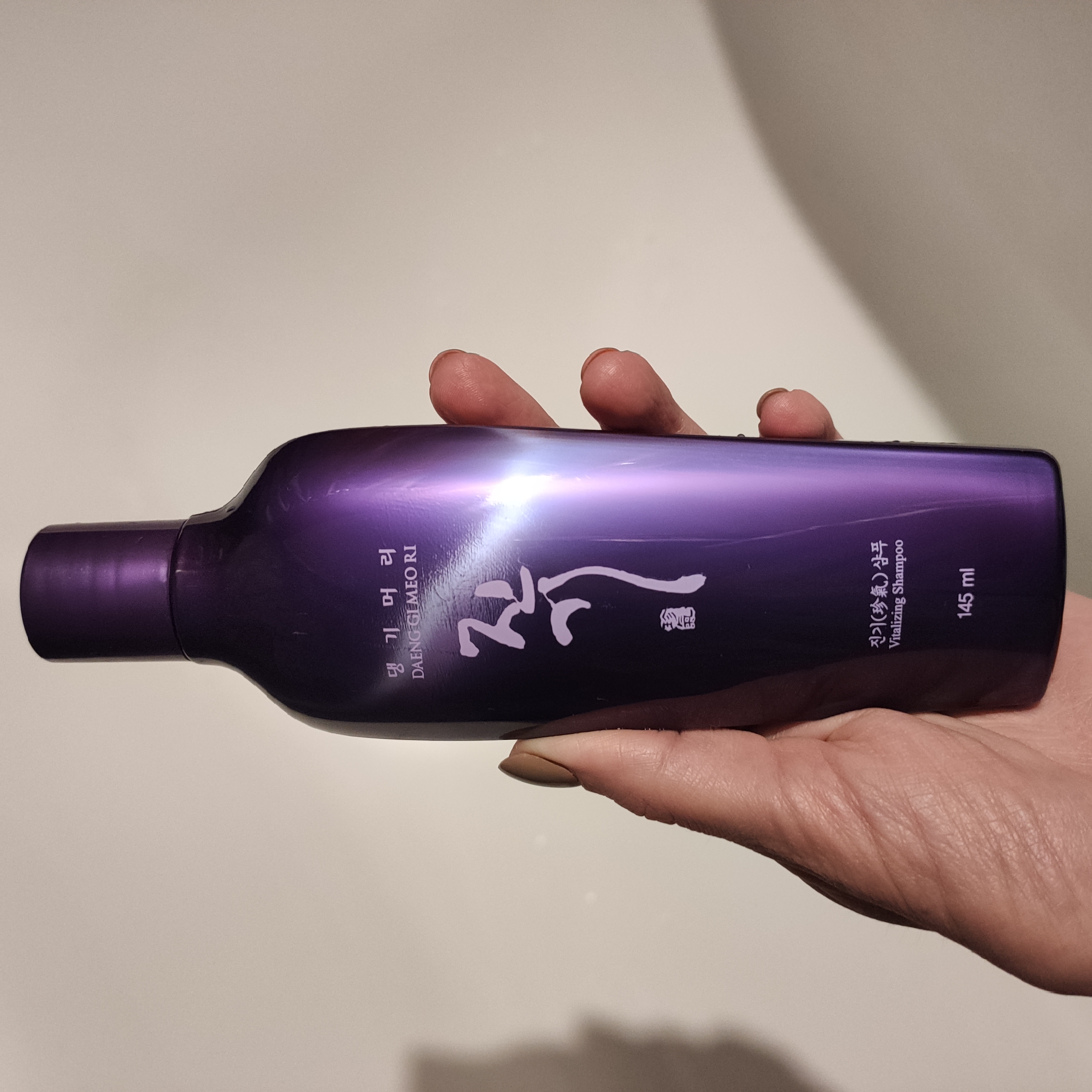 Daeng Gi Meo Ri Vitalizing Shampoo