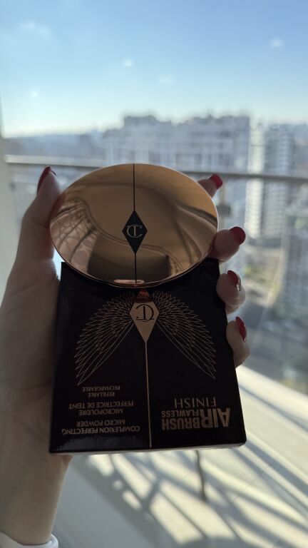 Ще плюс пудра Charlotte Tilbury