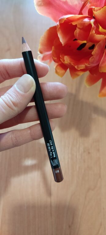 Придбала олівчик у відтінку 21Е Kodi Professional Eyeliner Pencil Олівець для очей