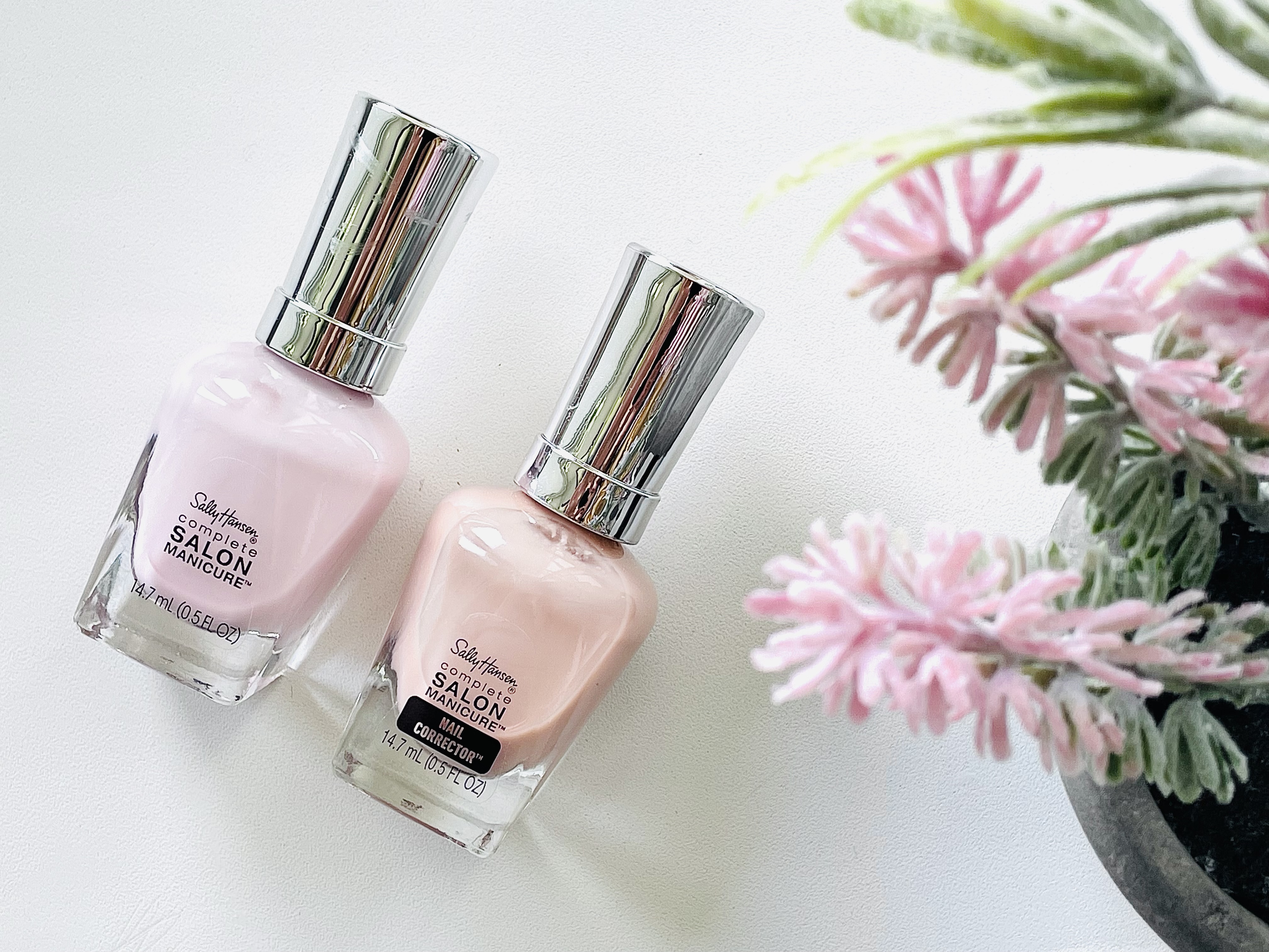 Красиве та стійке комбо для нігтів від Sally Hansen