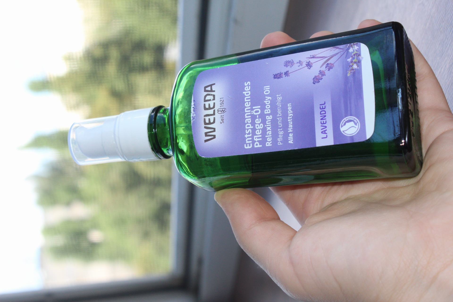 Лавандова розслаблювальна олія для тіла Weleda Relaxing Lavender Body Oil