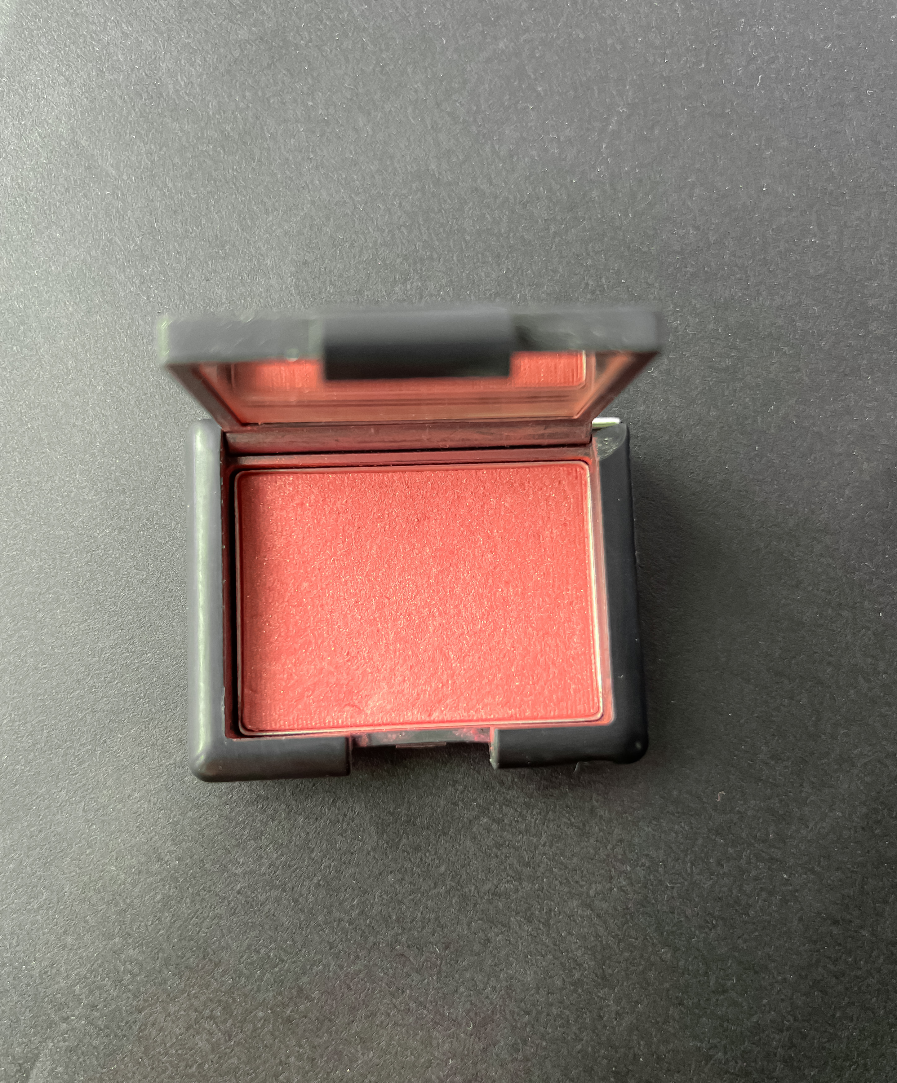 Люксові рум’яна від NARS.