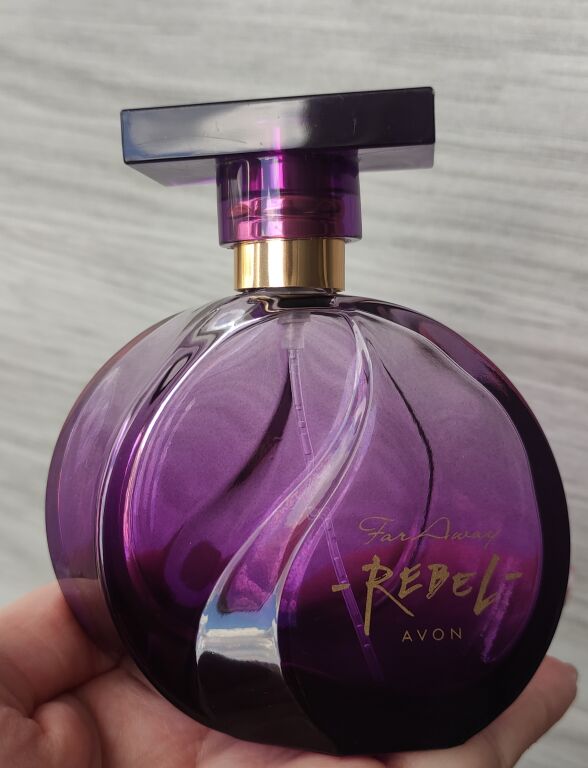 Парфумована вода Avon Far Away Rebel