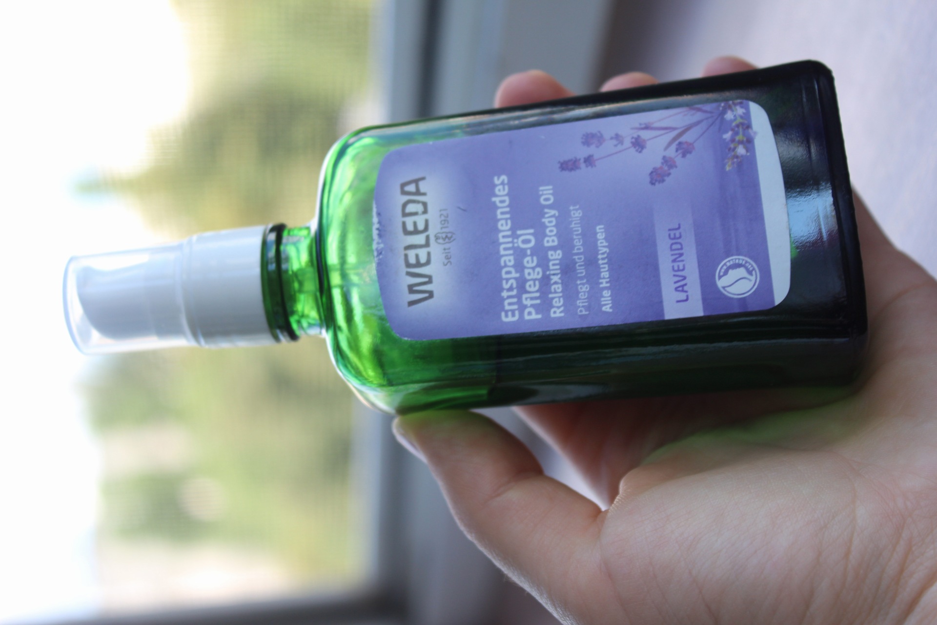 Лавандова розслаблювальна олія для тіла Weleda Relaxing Lavender Body Oil