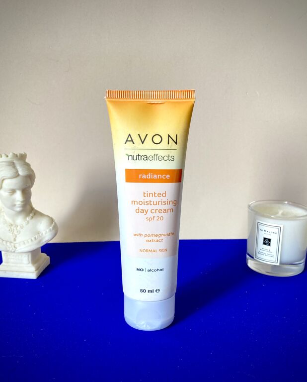 Тонувальний крем Avon NutraEffects SPF20