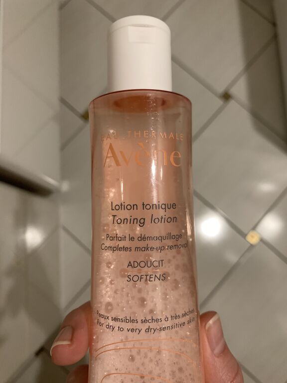 Цей тонізуючий лосьйон  для обличчя Avene must have