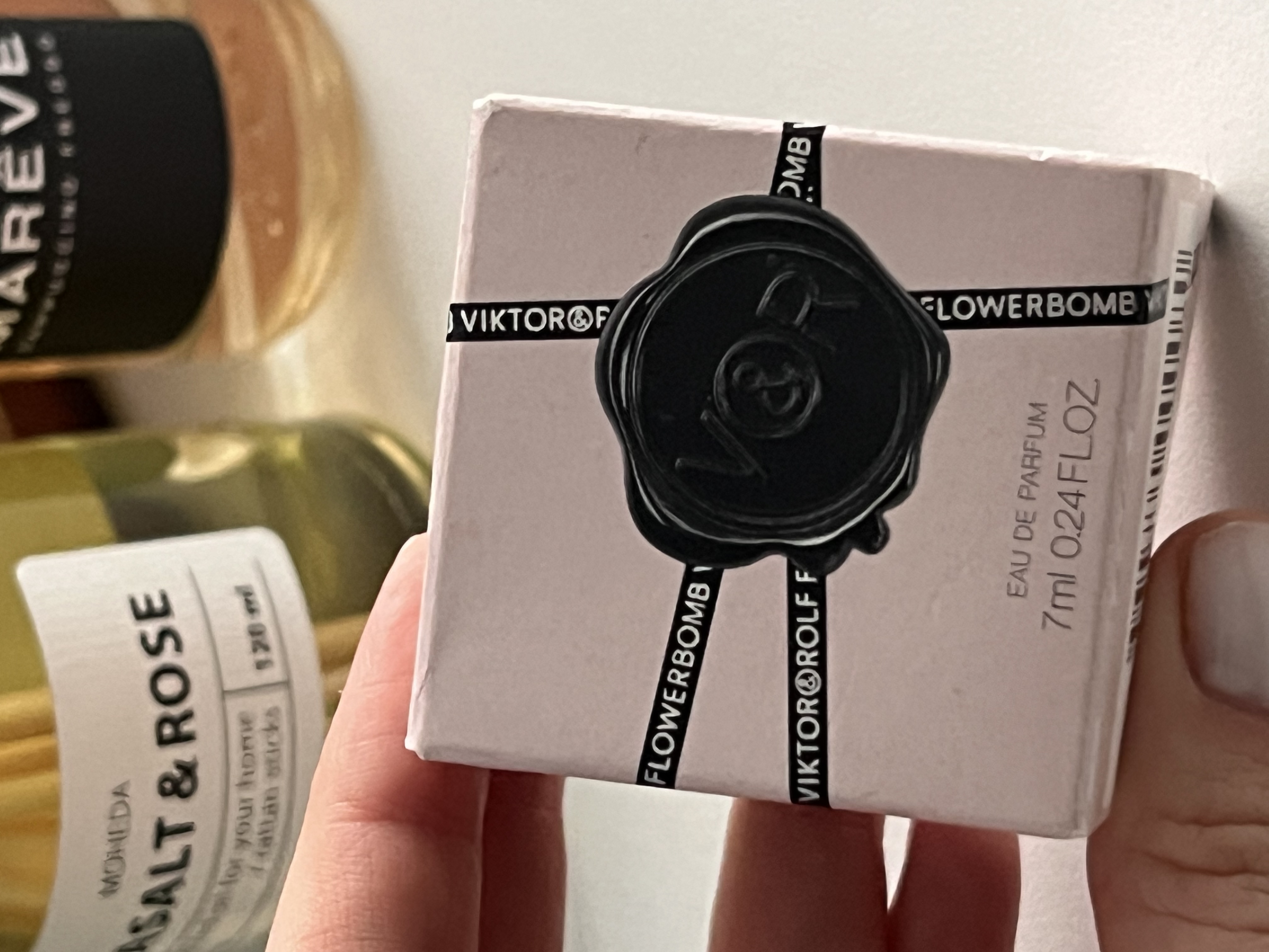 Flowerbomb Viktor&Rolf «Квітневий вечір у поетичному кафе»