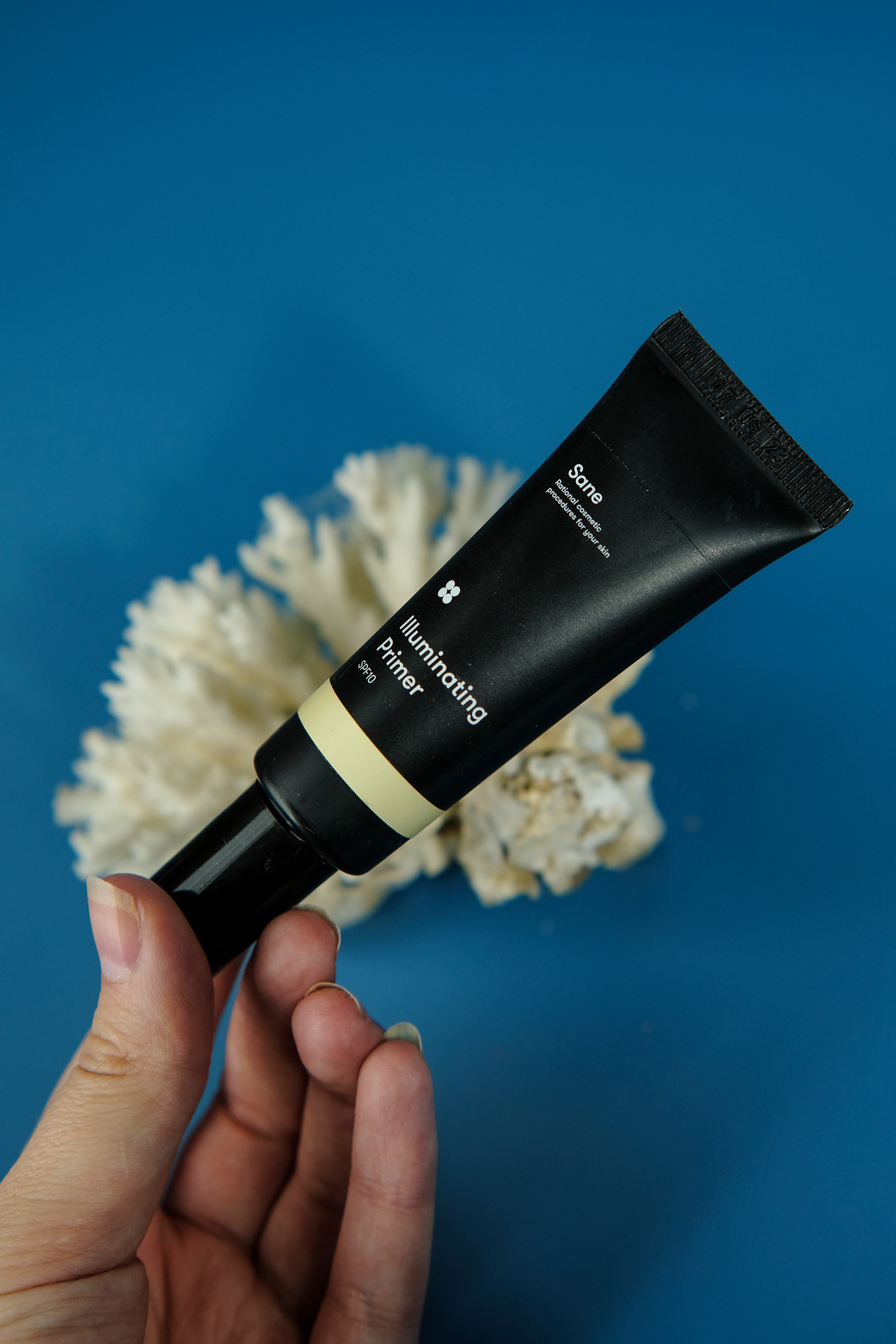 Кожен мейкап починається з нього : Sane Illuminating Primer SPF 10